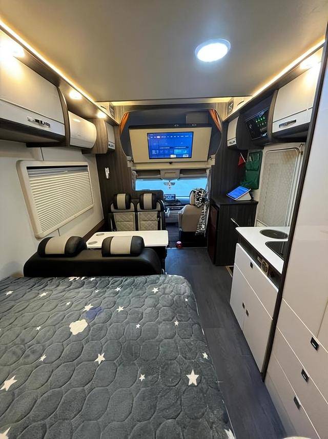 玩！相机租、房车租、搭子租把体验拉满开元ky棋牌国庆旅游新哲学：边租边(图3)