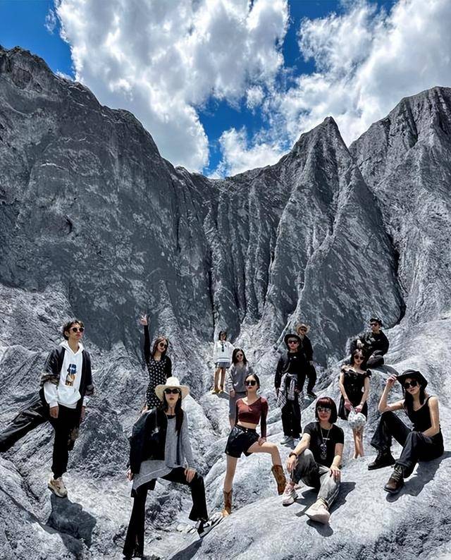 玩！相机租、房车租、搭子租把体验拉满开元ky棋牌国庆旅游新哲学：边租边(图5)