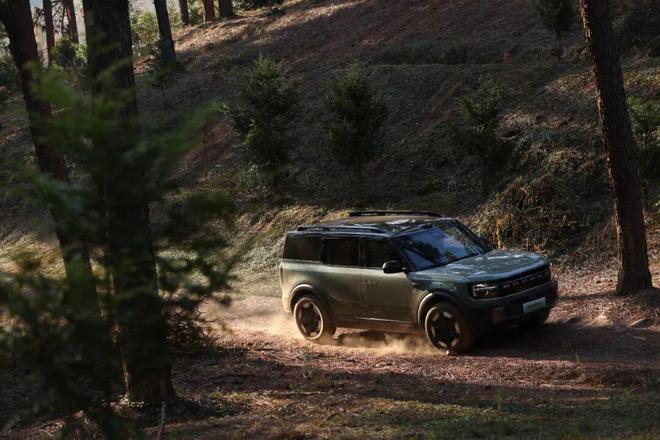 智趣烈马上市：四驱+电动举升车顶开元棋牌app2298万元起福特(图6)