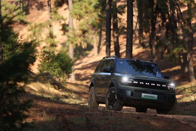 智趣烈马上市：四驱+电动举升车顶开元棋牌app2298万元起福特(图12)